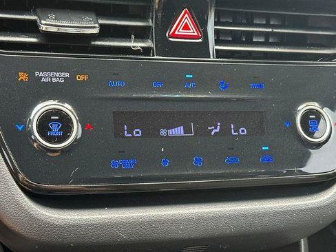 Used 2020 Hyundai Ioniq SE FWD image 20