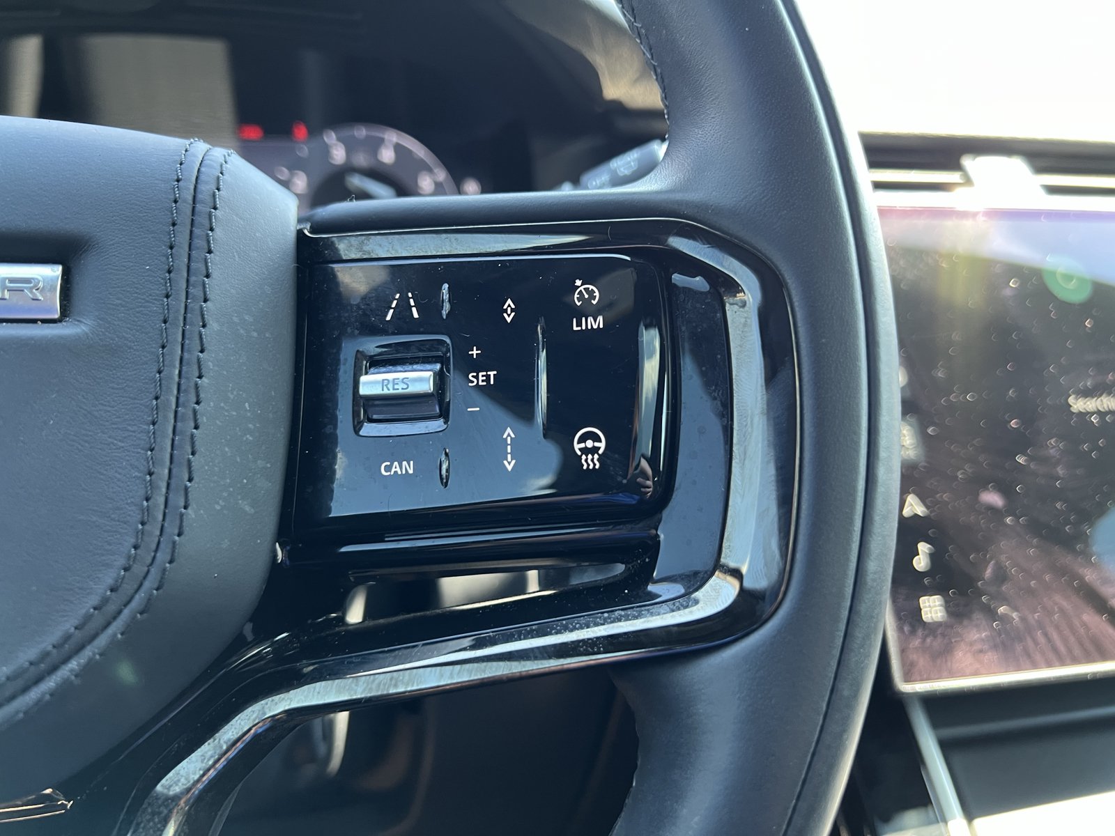 Used 2024 Land Rover Range Rover Velar Dynamic SE AWD/4WD image 19