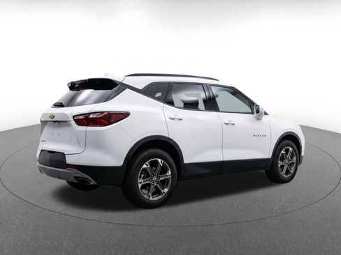 Used 2026 Chevrolet Blazer LT FWD image 9