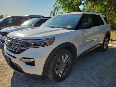 Used 2022 Ford Explorer Limited w/ Equipment Group 301A RWD image 3
