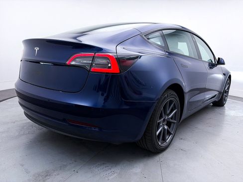 Used 2022 Tesla Model 3 Standard Range image 13
