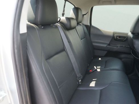 Used 2022 Toyota Tacoma SR AWD/4WD image 16