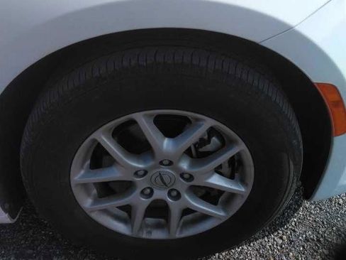 Used 2024 Chrysler Pacifica Touring-L FWD image 6