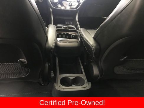 Used 2025 Chrysler Pacifica Limited image 26