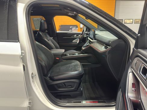 Used 2025 Ford Explorer ST AWD/4WD image 19