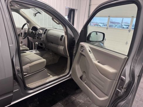 Used 2018 Nissan Frontier SV image 15