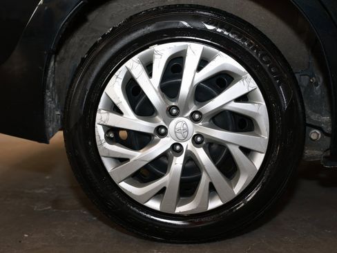 Used 2019 Toyota Corolla LE image 26