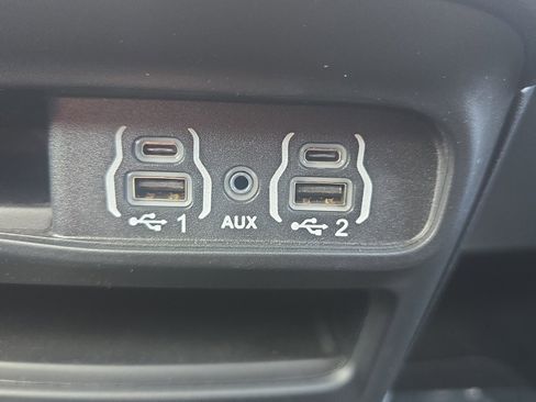 Certified 2025 Chrysler Voyager LX image 16