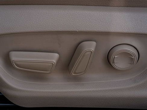 Used 2018 Toyota Camry L image 21