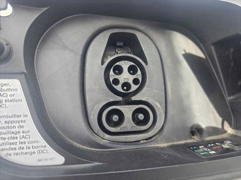 Used 2023 Audi Q4 e-tron Premium Plus image 10