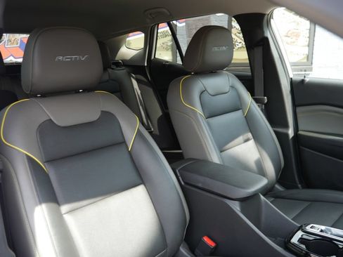 Used 2024 Chevrolet Trax ACTIV w/ Driver Confidence Package FWD image 11