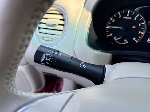 Used 2015 Nissan Pathfinder Platinum w/ Family Entertainment Package image 24