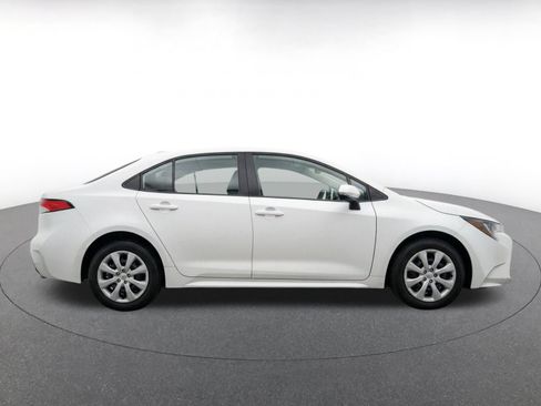 Used 2025 Toyota Corolla LE FWD image 10