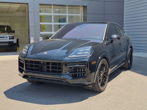 Used 2026 Porsche Cayenne GTS AWD/4WD image 8