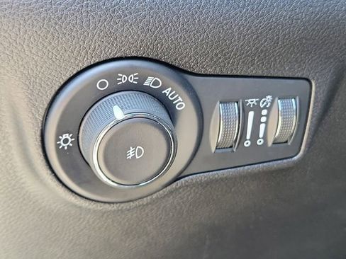 Used 2024 Jeep Compass Latitude AWD/4WD image 23