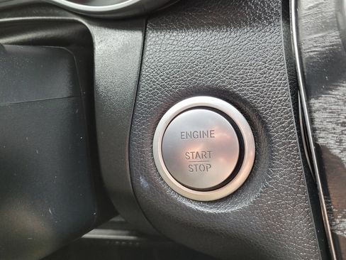 Used 2018 Mercedes-Benz GLC 300 4MATIC image 30