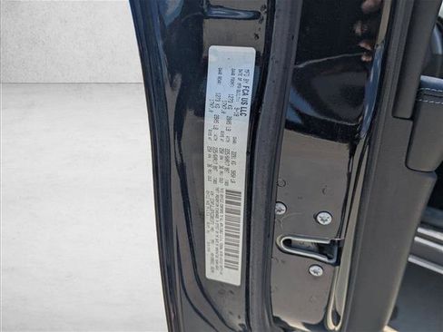 Used 2019 Jeep Cherokee Latitude Plus FWD image 16