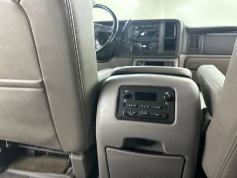 Used 2004 Chevrolet Tahoe Z71 w/ Z71 Preferred Equipment Group AWD/4WD image 23