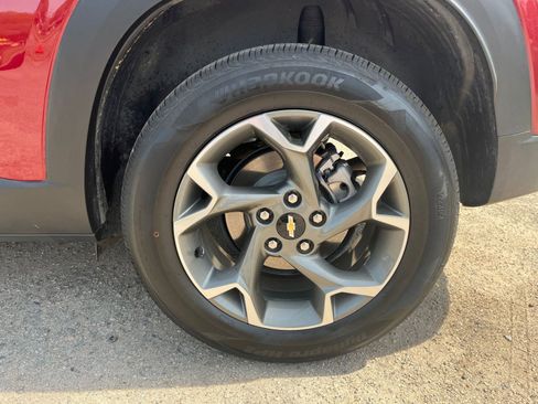 Used 2025 Chevrolet Trax LT image 28