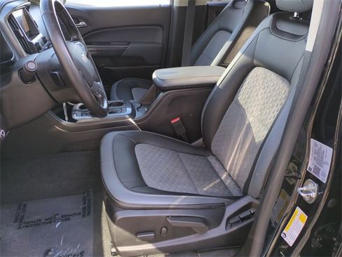 Certified 2021 Chevrolet Colorado Z71 w/ Z71 Midnight Edition image 19
