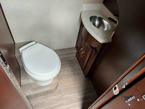 Used 2019 Mercedes-Benz Sprinter 170 image 26