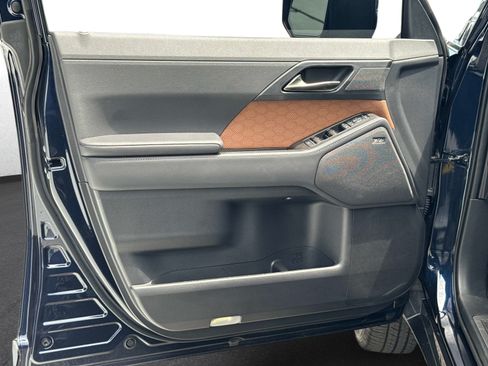 Certified 2026 Lexus GX 550 w/ Cold Area Package AWD/4WD image 19