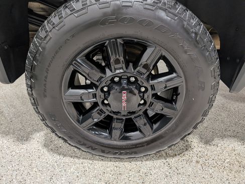 Used 2025 GMC Sierra 3500 AT4 w/ AT4 Premium Plus Package image 14