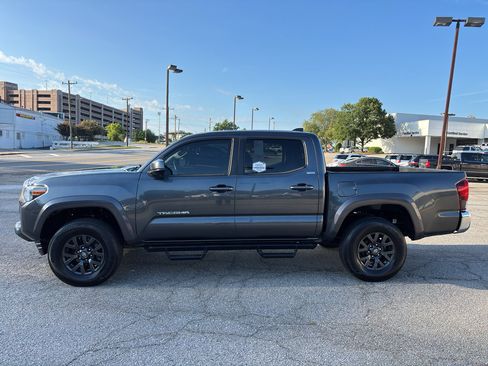 Used 2020 Toyota Tacoma SR5 RWD image 5