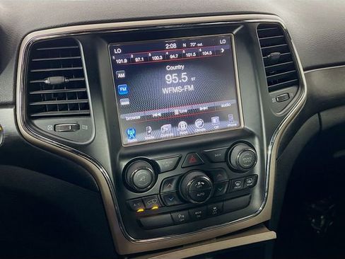 Used 2015 Jeep Grand Cherokee Laredo w/ Quick Order Package 23E AWD/4WD image 17