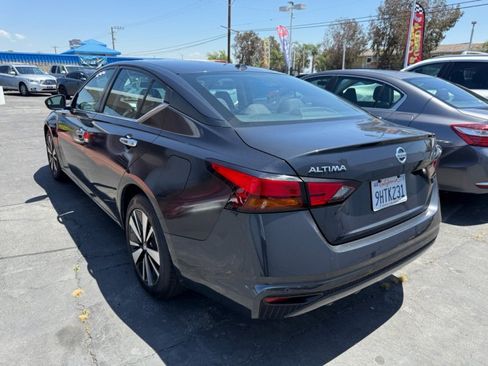 Used 2022 Nissan Altima 2.5 SV FWD image 10