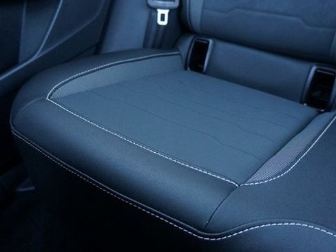 Certified 2025 Volkswagen Taos SE w/ Panoramic Sunroof Package image 58