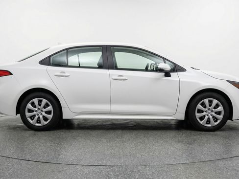 Used 2025 Toyota Corolla LE FWD image 11