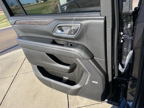 Used 2023 Chevrolet Suburban LT image 53