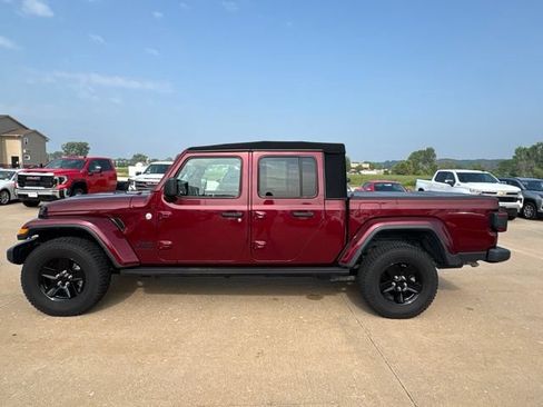 Used 2021 Jeep Gladiator Sport AWD/4WD image 6