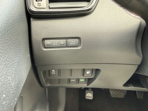 Used 2018 Nissan Rogue S image 25