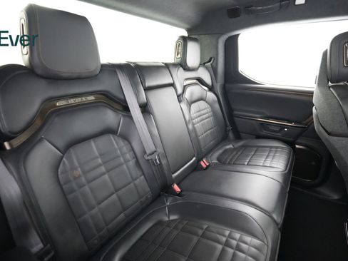 Used 2025 Rivian R1T Premium AWD/4WD image 5