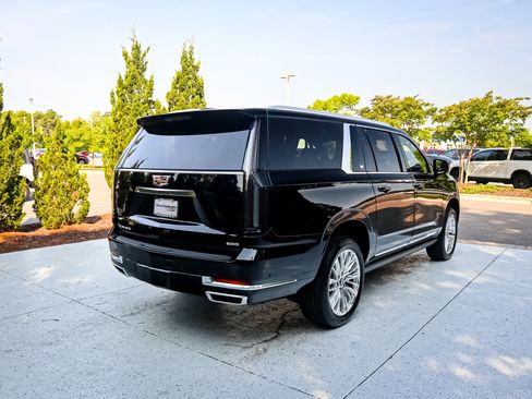 Used 2026 Cadillac Escalade ESV Luxury AWD/4WD image 10