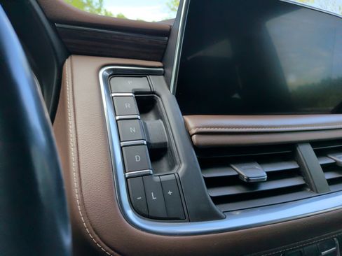 Used 2021 Chevrolet Tahoe High Country w/ Premium Package image 21