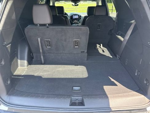 Used 2023 Chevrolet Traverse RS AWD/4WD image 21