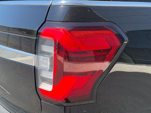 Used 2023 Ford Expedition Platinum AWD/4WD image 13