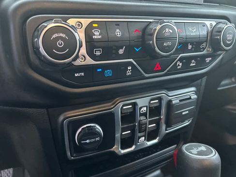 Used 2023 Jeep Wrangler Sahara w/ Cold Weather Group image 30