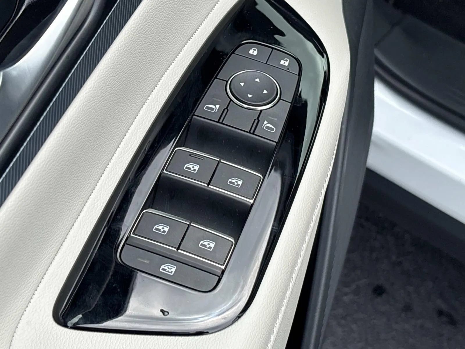 Used 2025 Nissan Murano SL AWD/4WD image 30