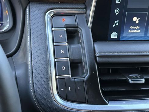 Used 2023 Chevrolet Suburban Premier image 16