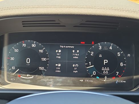 Certified 2025 Land Rover Discovery S AWD/4WD image 19