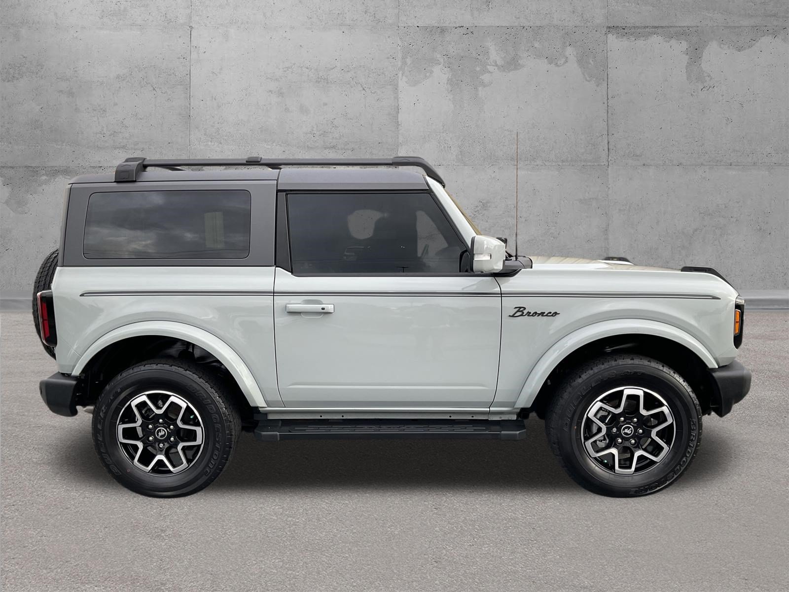 Used 2022 Ford Bronco Outer Banks AWD/4WD image 2