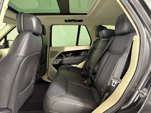 Used 2024 Land Rover Range Rover SE image 13