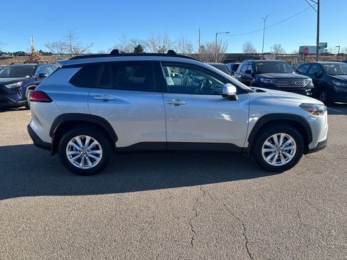 Used 2024 Toyota Corolla Cross LE image 9