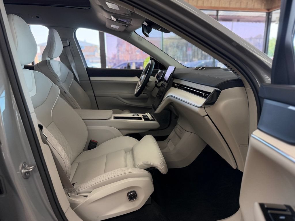Used 2025 Volvo EX90 Ultra AWD/4WD image 24