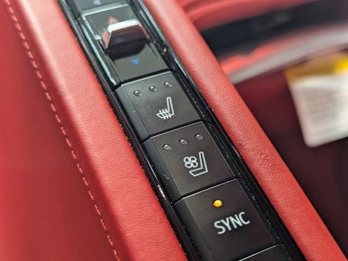 Used 2023 Chevrolet Corvette Stingray Premium Conv w/ Z51 Performance Package image 15