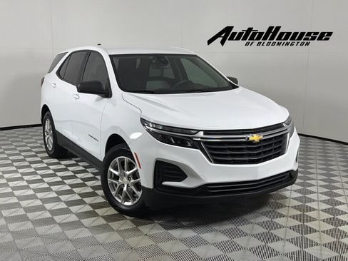 Used 2022 Chevrolet Equinox LS w/ LPO, Floor Liner Package AWD/4WD image 1